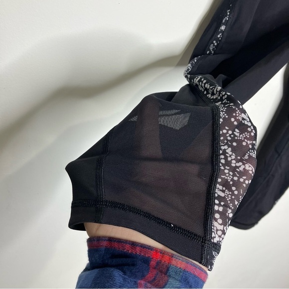 Lululemon Mix and mesh crop leggings Capri leggings size‎ 6 - Picture 5 of 11